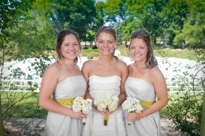 Bride-Bridesmaids-Yellow-Park-Roses