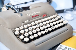 Wedding-Smith-Corona-typewriter-guestbook-bride-groom