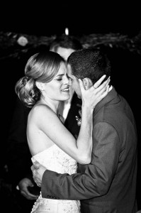 bride-kiss-groom-ceremony-black-white