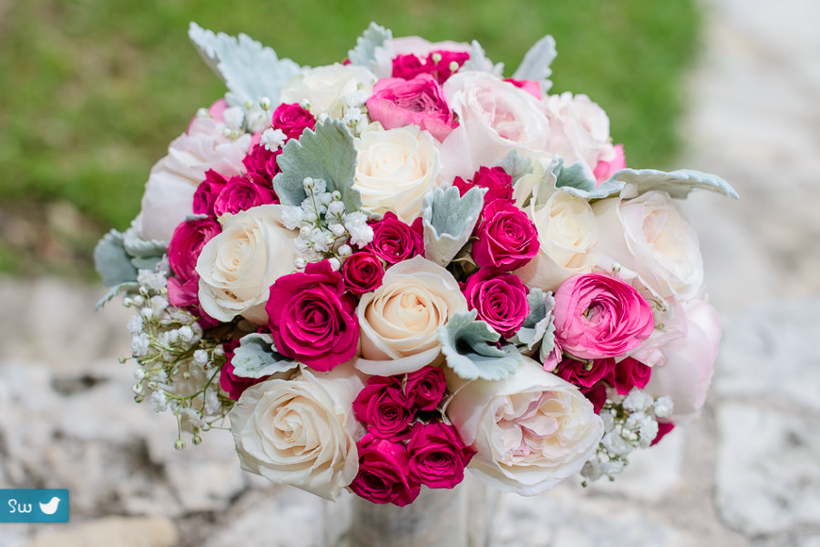 pink roses bouquet bride