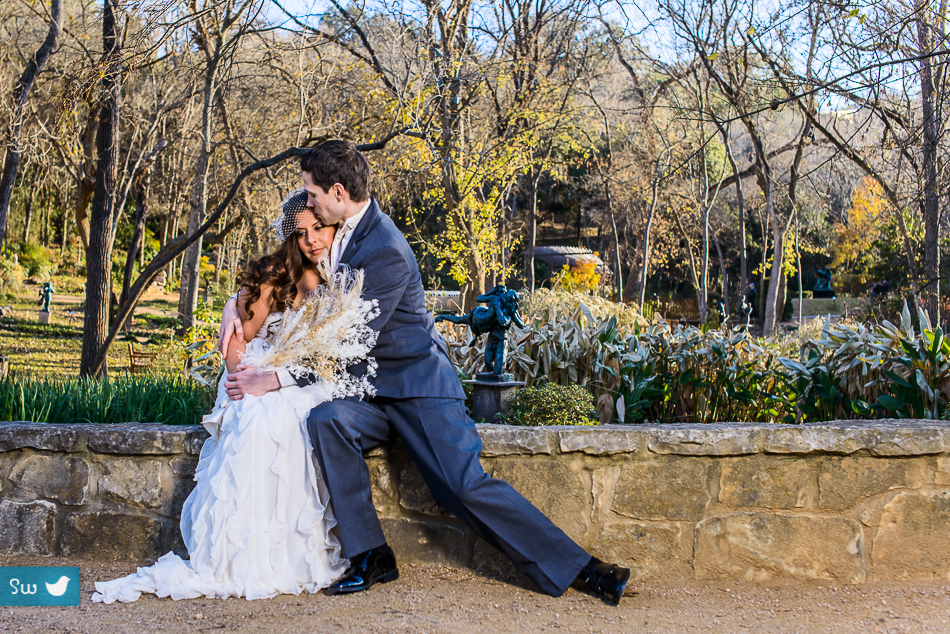 Umlauf-Sculpture-Garden-Romantic-portrait-Austin-Wedding-Photographer