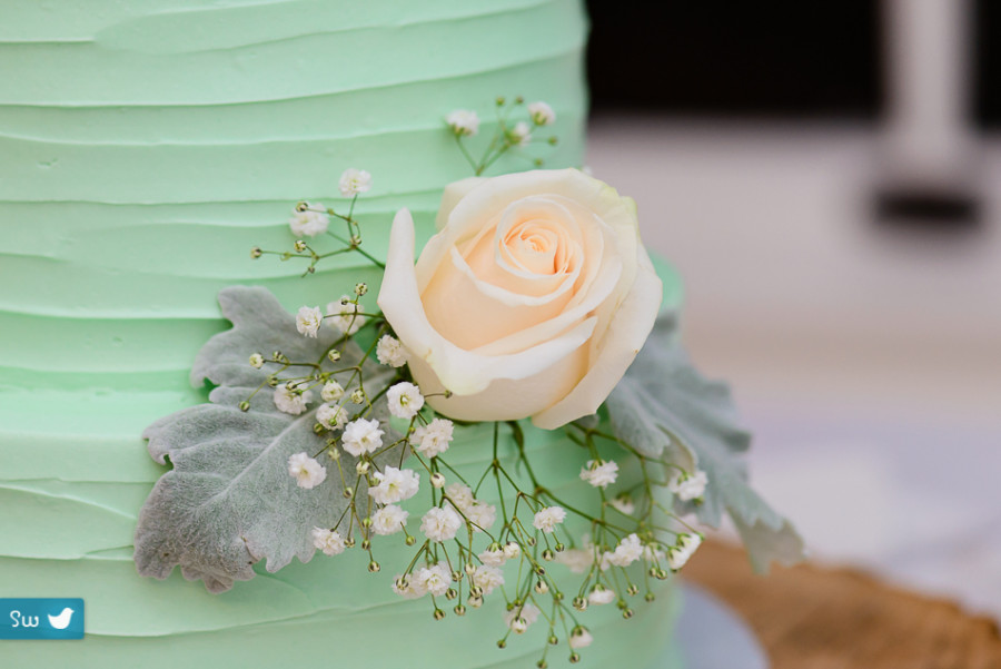 detail of rose on wedding cake